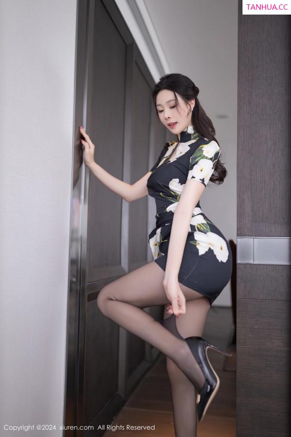 逗逗DouDou  [XiuRen]高清写真图 2024.06.27 No.8768 小逗逗 黑丝美腿第5张图片